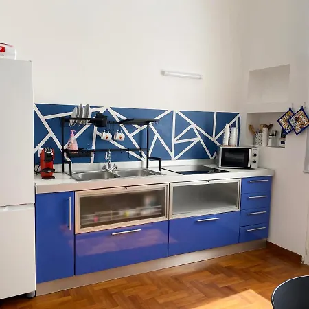 Kamaffari Apartament *